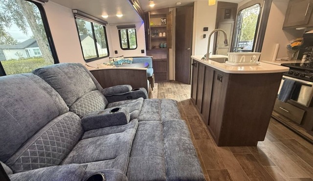 Cozy Lux Camper on Quiet Farm