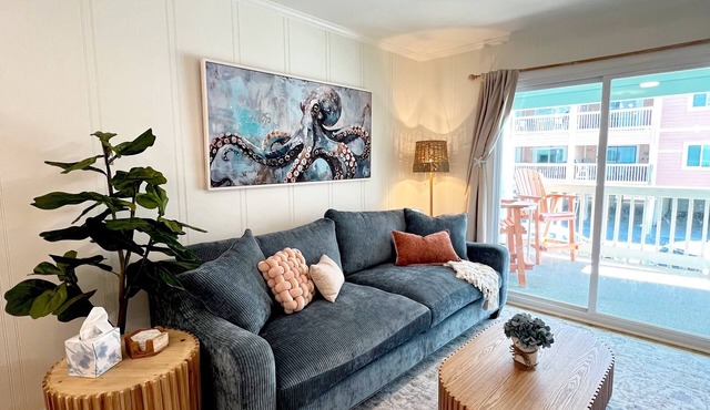 Cozy Luxe Beach Condo: Fully Renovated + Steps From The Beach + Pool