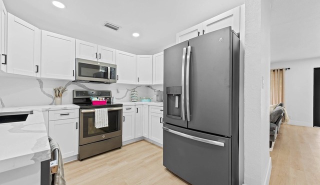Cozy Luxe Escape Near Las Olas & Beach!