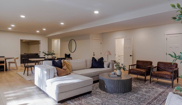 Cozy Luxe Retreat w/Theater, Near AF Canyon & Temple