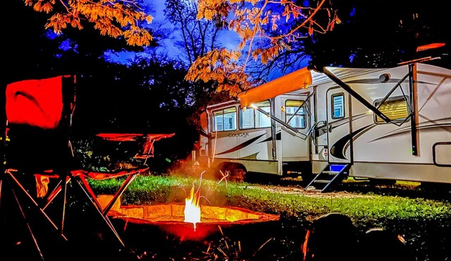 Cozy Luxe RV: Your Foothills Haven on the Mountain