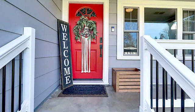 Cozy Luxe UO Home: Walk to Autzen, Campus, Shopping and Dining!