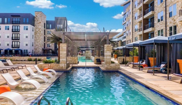 Cozy Luxurious Getaway with POOL & Reserved Parking