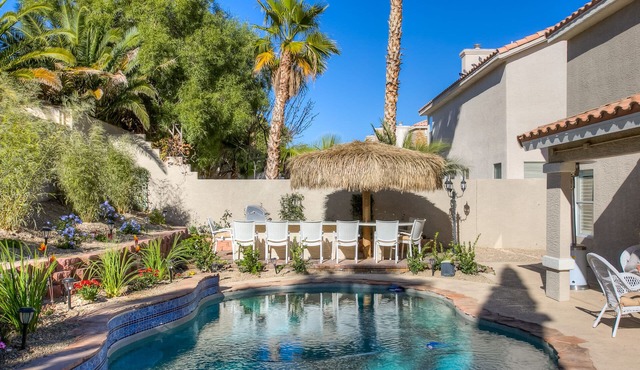 Cozy Luxurious Las Vegas Getaway w/Entertainer's Dream Yard 15 Minutes to Strip