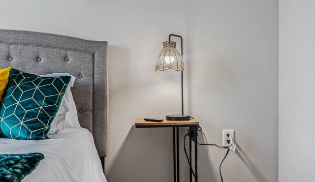 Cozy Luxury 1bd | Pool+Gym+Stockyards+Free Parking