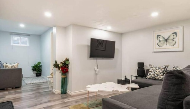 Cozy luxury apartment/bsmt