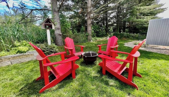 Cozy Luxury Bungalow w/Hot Tub, EV Charger