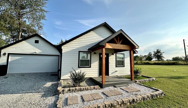 Cozy Luxury Cottage in Country with Fireplace & Hot Tub