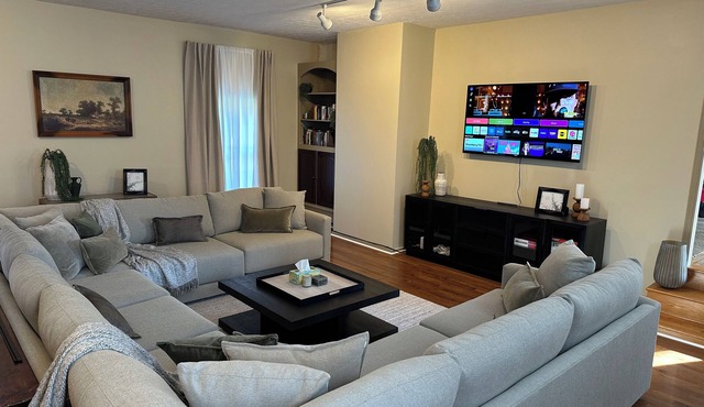 Cozy Luxury, Meet Not Your Typical Cuties Cabin, a Secluded Retreat in Linden VA