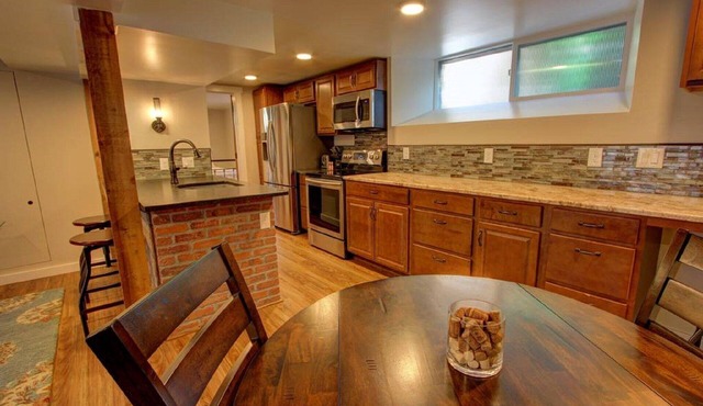 Cozy Luxury Remodel, Fantastic Backyard! Walk in 5 minutes to CSU/Old Town