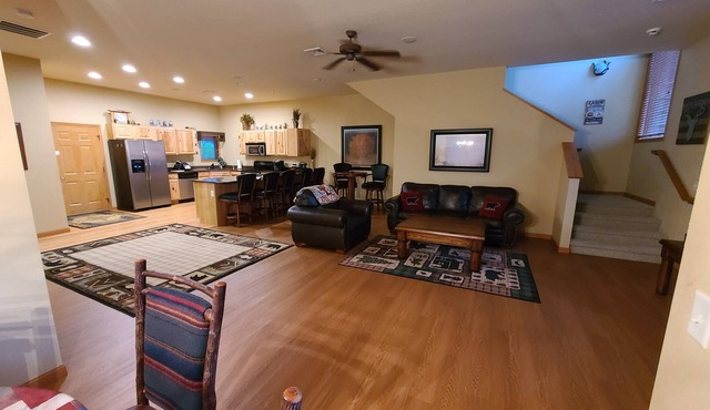 Cozy Luxury Townhome with 2 bunk beds. Family, Pet and Fun Friendly