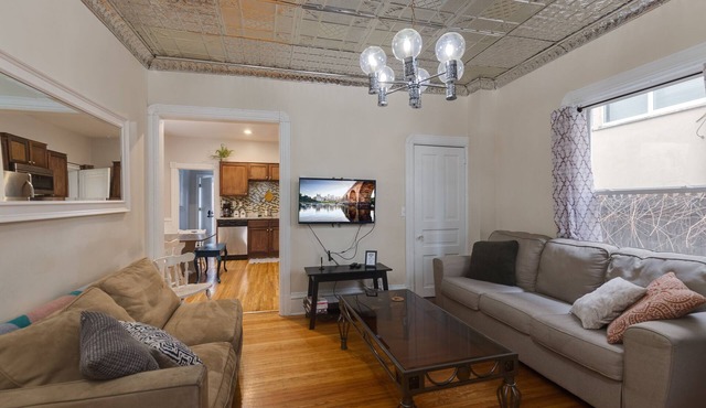 Cozy Lyn-Lake Escape Walkable 9 Beds Uptown