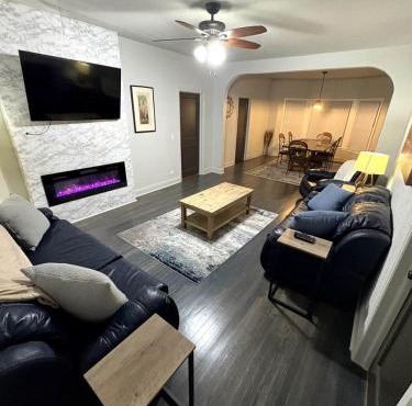 Cozy Main Floor- Hecla