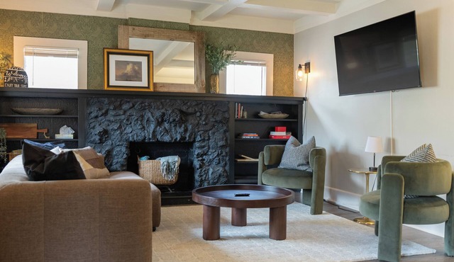 Cozy Main Floor Unit 3 mins to DT Spokane!