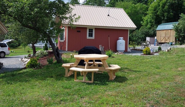 COZY Maine cabin 1-bedroom +sl loft cabin with WiFi and TV in Apple Orchard