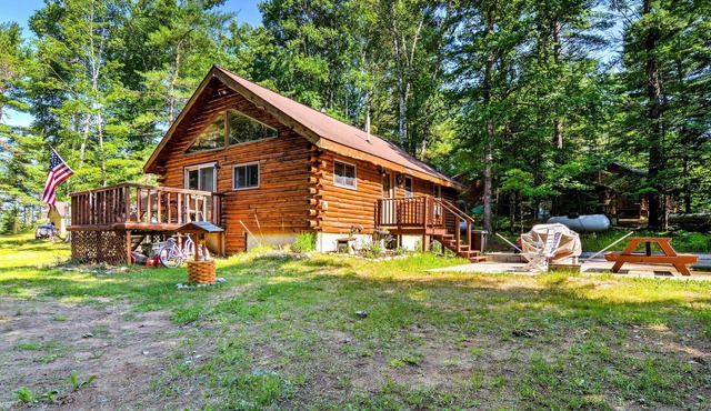 Cozy Manistique Cabin w/Deck, Grill & Fire Pit!