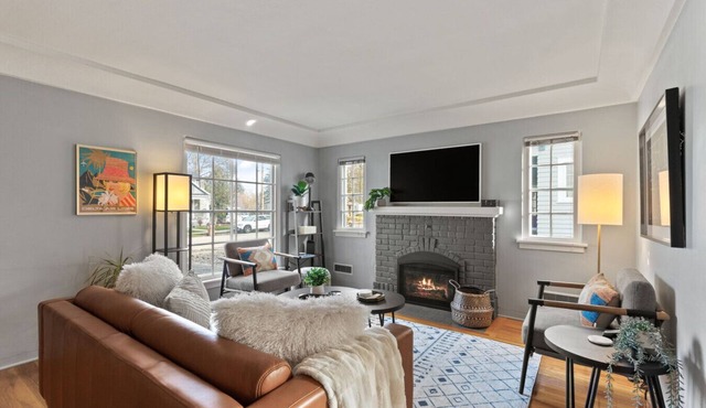 Cozy Manito Park Home|Gas Fireplace|Central location|Hospitals