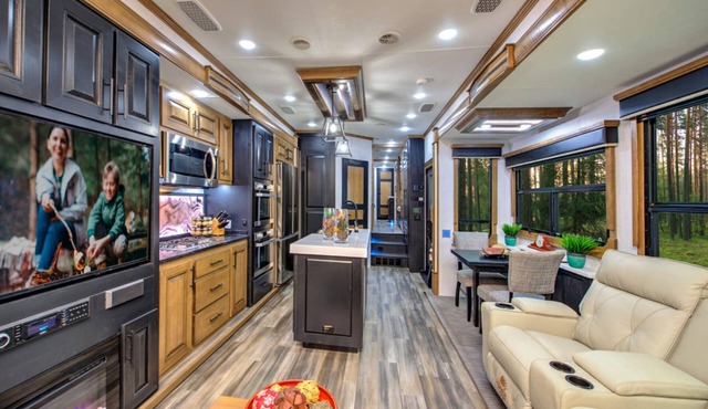 Cozy Mansion on Wheels for Rent Monthly/Annually ONLY.