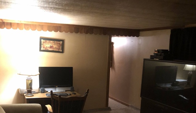 Cozy Manufactured Home with lake and public pool
