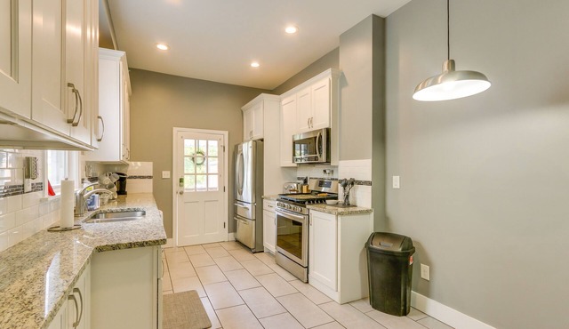 Cozy Maryland Abode - Gas Grill, Near Devil’s Den!