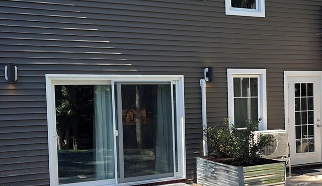 Cozy Meadowbroo studio - Trails & beaches close by!