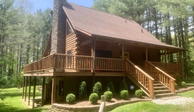 COZY Merlot Cabin- Great family cabin in Hocking Hills, centrally located.