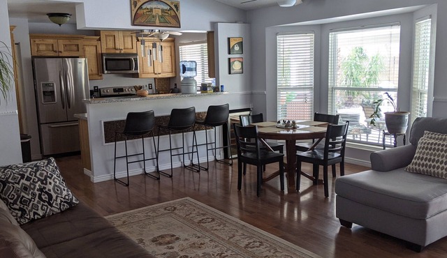Cozy Mesa Home W/Large Hot Tub in Quiet Neighborhood. Near Scottsdale & Phoenix