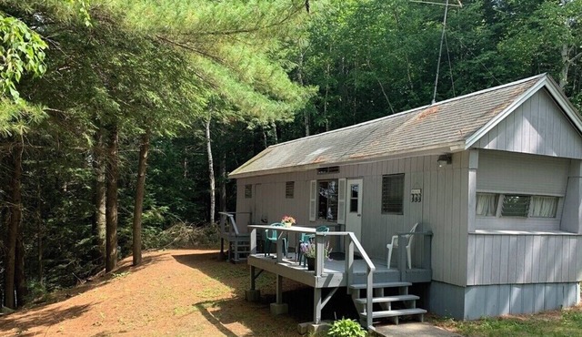 Cozy Messalonskee Lake Cabin – Dock, Kayaks & Family‑Friendly, Sleeps 5