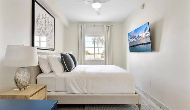 Cozy Miami Beach Apartment walking distance to Beach and Ocean!