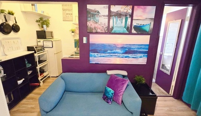 Cozy Miami Efficiency 10 minutes to the beach!