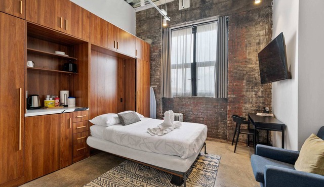 Cozy! Micro Loft apartment! in N Oakland, sleeps 1