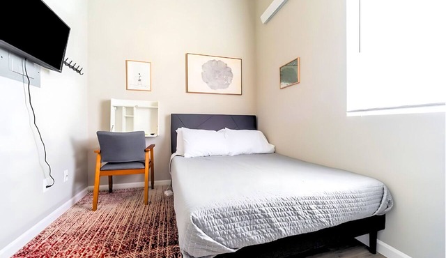 Cozy Micro Suites: Sleeps 2, Minutes to Downtown