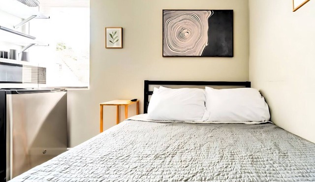 Cozy Micro Suites: Sleeps 2 Minutes to Downtown