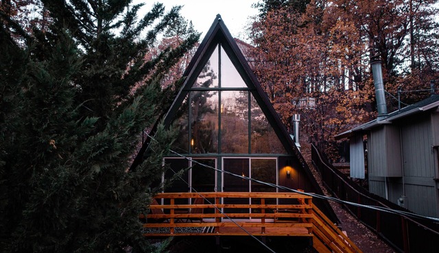Cozy Mid Century A- Frame Cabin Romantic + Hot tub