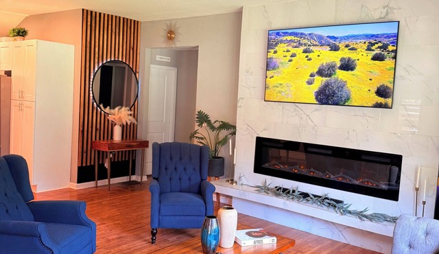 Cozy Mid Century Modern Home Near Downtown