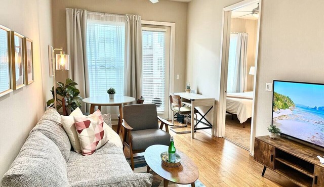 Cozy Mid Century Modern |MD Anderson| FREE Parking