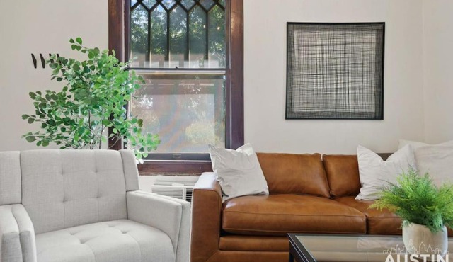 Cozy Mid-Century Modern Vibes in Central Location