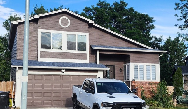 Cozy mid-point between Denver and the Rockies