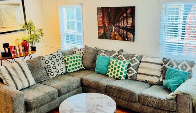 Cozy Midtown Townhouse, Sleeps 6, Walk to Piedmont Park, Botanical Gardens