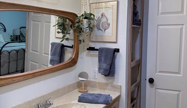 Cozy MiL Suite close to famous Canton First Monday grounds, just outside of town