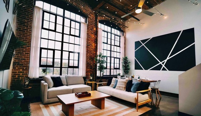Cozy mill loft w/2 king beds, gym & pool