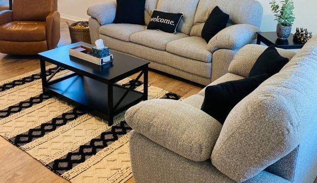 Cozy Milwaukee Cottage, fire pit vibes, pet friendly