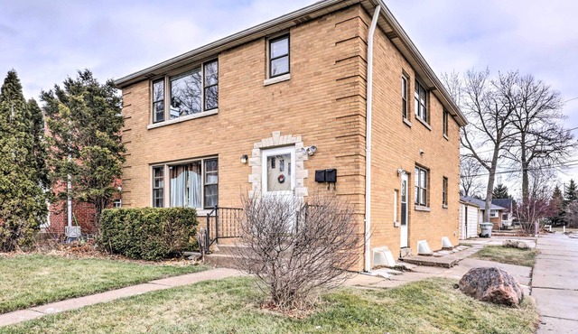 Cozy Milwaukee Home: 3 Mi to Whitefish Bay!