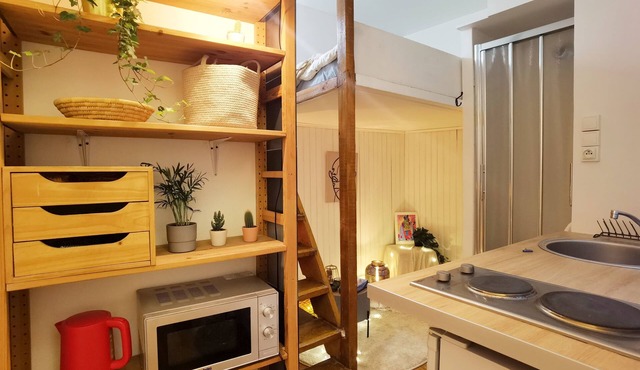 Cozy Mini-Studio for 2 Near Louvre/Metro/Elevator