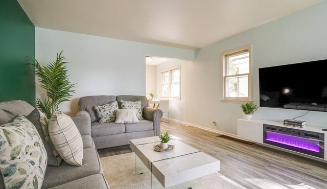 Cozy Minneapolis Duplex - 10 Mi to Downtown!