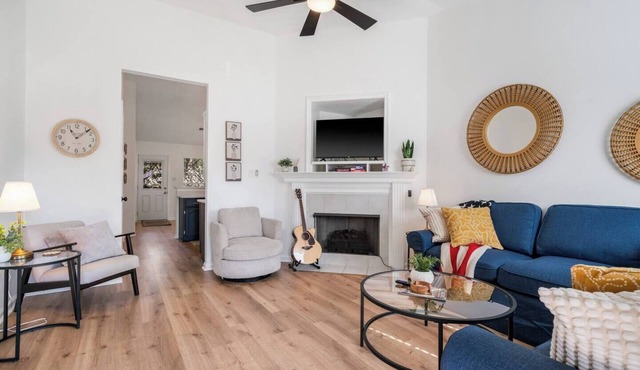 Cozy Miss - Comfy Family-Friendly Bungalow/Fenced Yard - Peaceful Neighborhood!