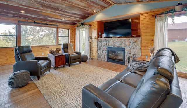 Cozy Missouri Cabin w/ Furnished Deck & Lake Views