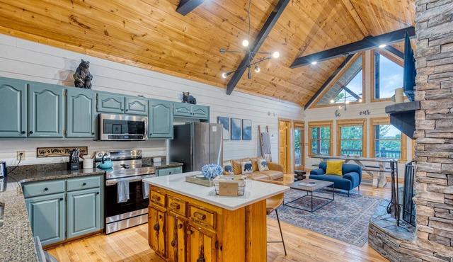 Cozy Mntn Escape *Fireplace *Games *Views *Hot Tub