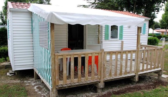 Cozy mobile home with terrace in Bretignolles-sur-Mer
