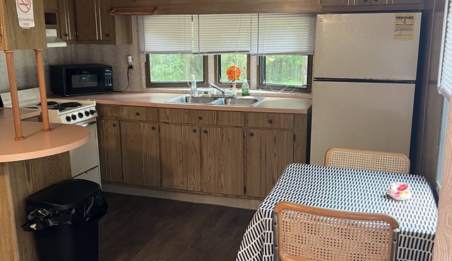 Cozy mobile home/cabin on campground in Adams, WI.